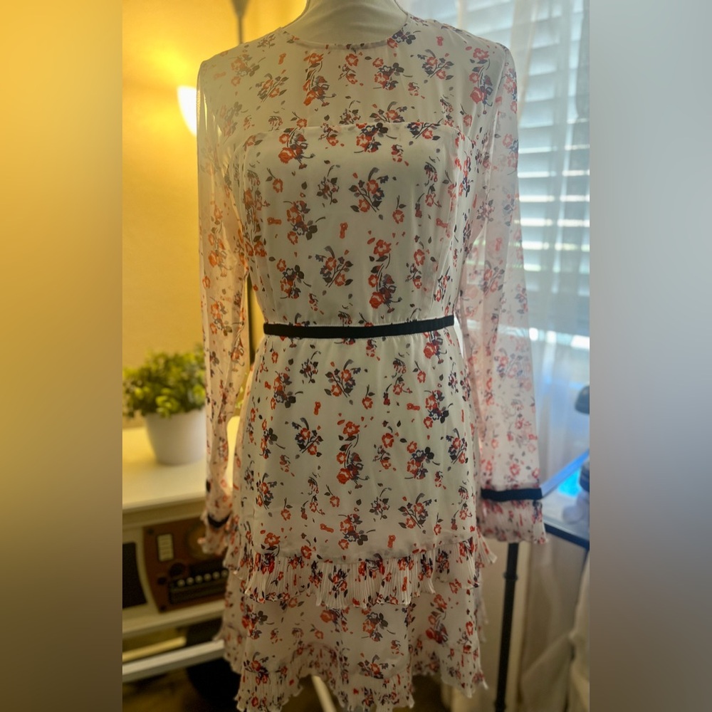 Lulu’s white dress with flowers